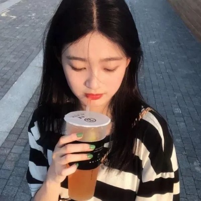 比较有魅力的女生微信头像_比起生活我更热爱你