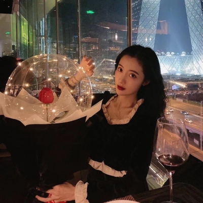 不明显的情侣头像一人一张抖音 好看又不明显的情头合集