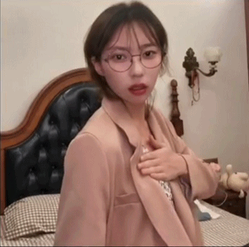 某女网红被AI合成“抓鸭子”进不雅视频 某女网红被AI合成“抓鸭子”进不雅视频