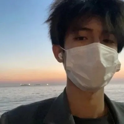 宝藏男孩ins风超级帅气的头像精选_世俗会多点温柔愿你也少点难过