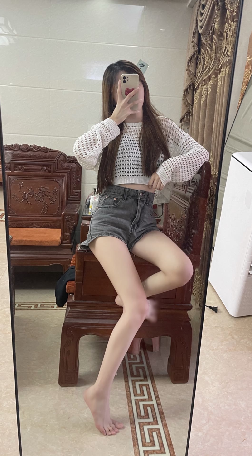 腿很细很白很长的超短裤小姐姐美图