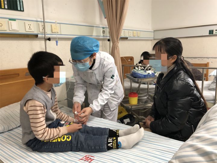 女护士追着“抢”患者家属手机，原因竟然是……插图4